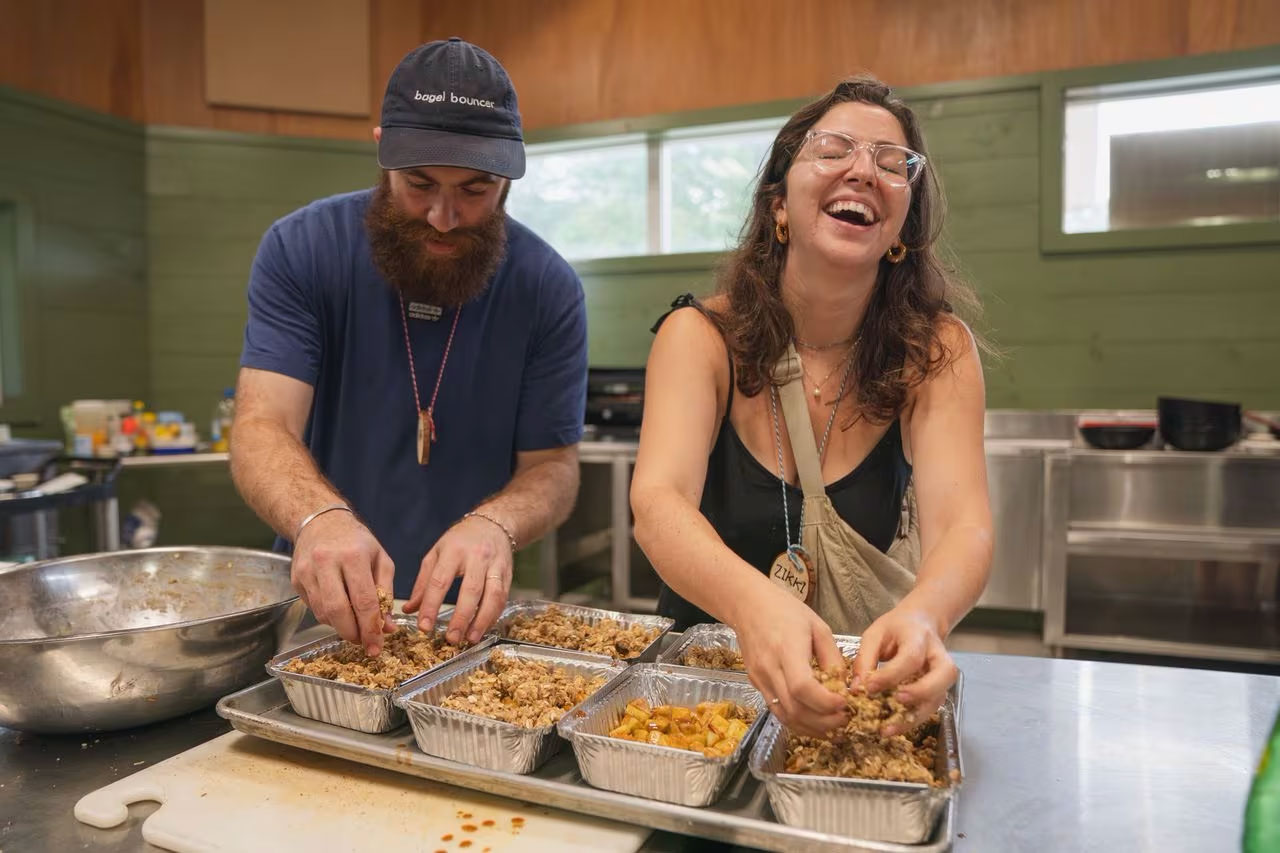 Staff member and culinary instructor Ben Siman-Tov (known on TikTok as BenGingi) and his wife, Zikki, taught an apple crumble workshop ahead of Rosh Hashana at a summer session at Camp Eisner. JAY BELSKY